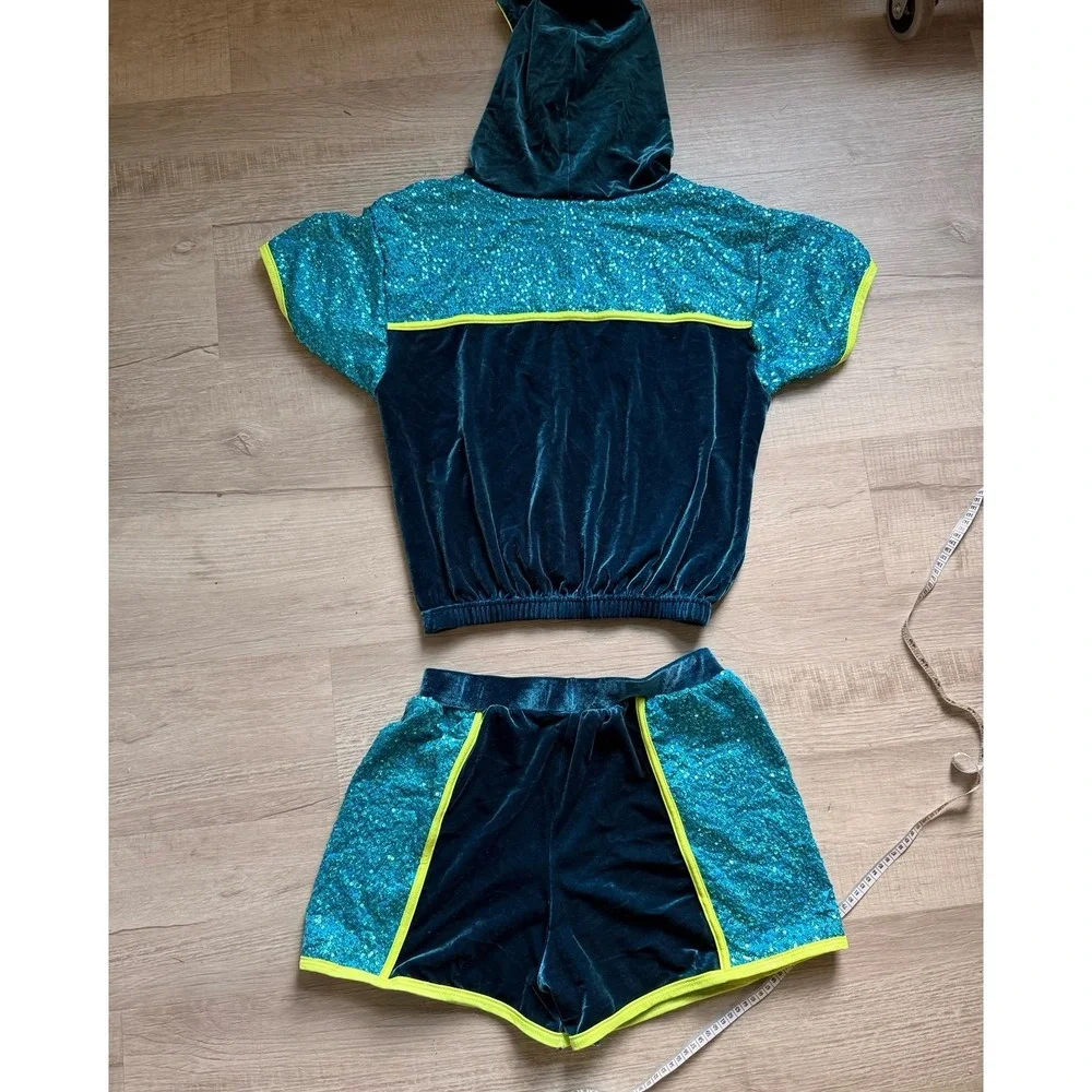 A WISH COME‎ TRUE two piece MA women's dance hip hop it's tricky costume